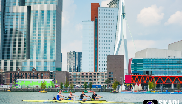 Zondag Harbour Sprints en Coastal Roeien in Rotterdam