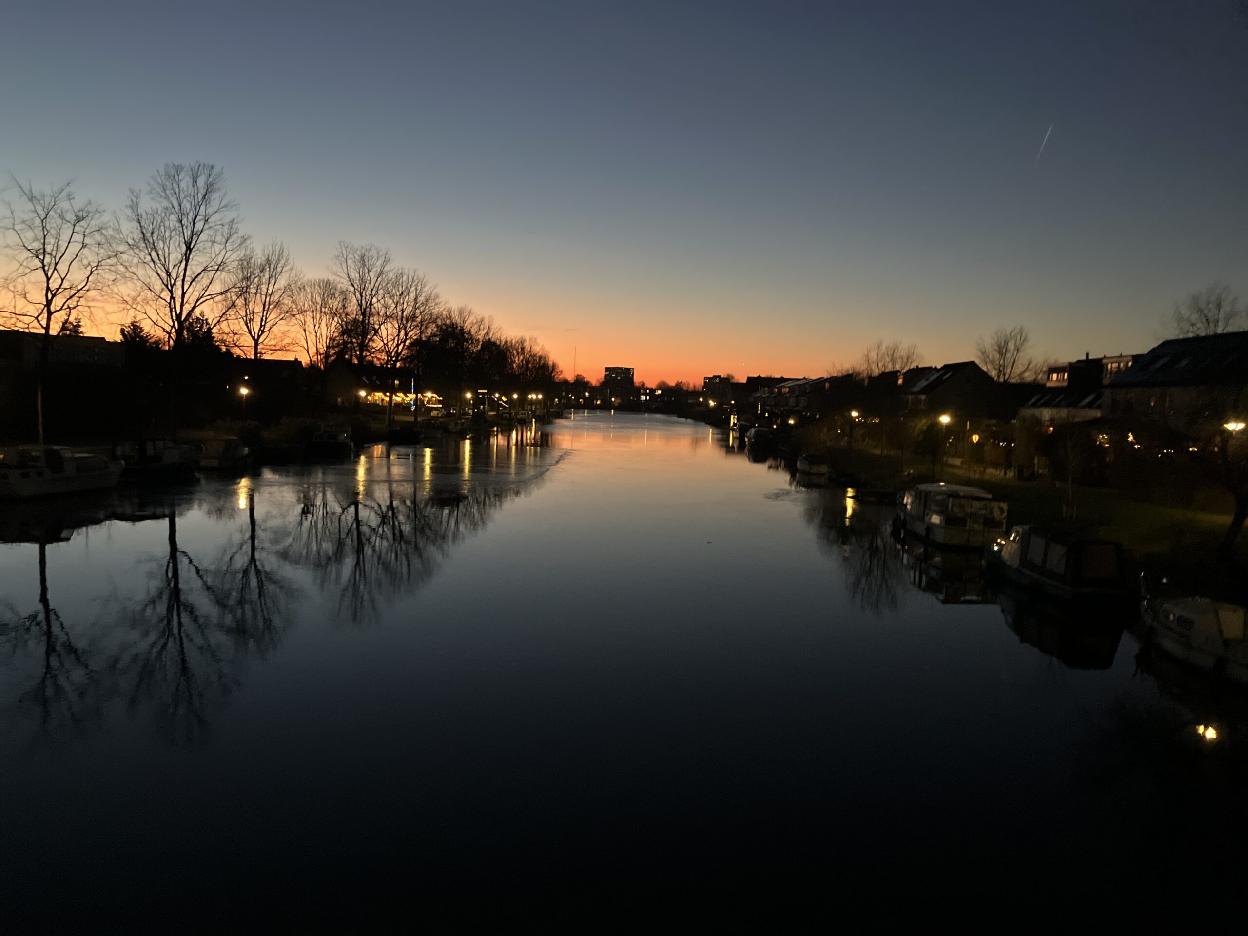 vanavond-vlak-water-bij-pontos-in-lelystad-nlroei